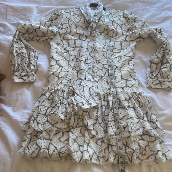 AVANTLOOK SLEEVE PRINTED LACE MINIDRESS IN WHITE BLACK - Picture 7 of 10